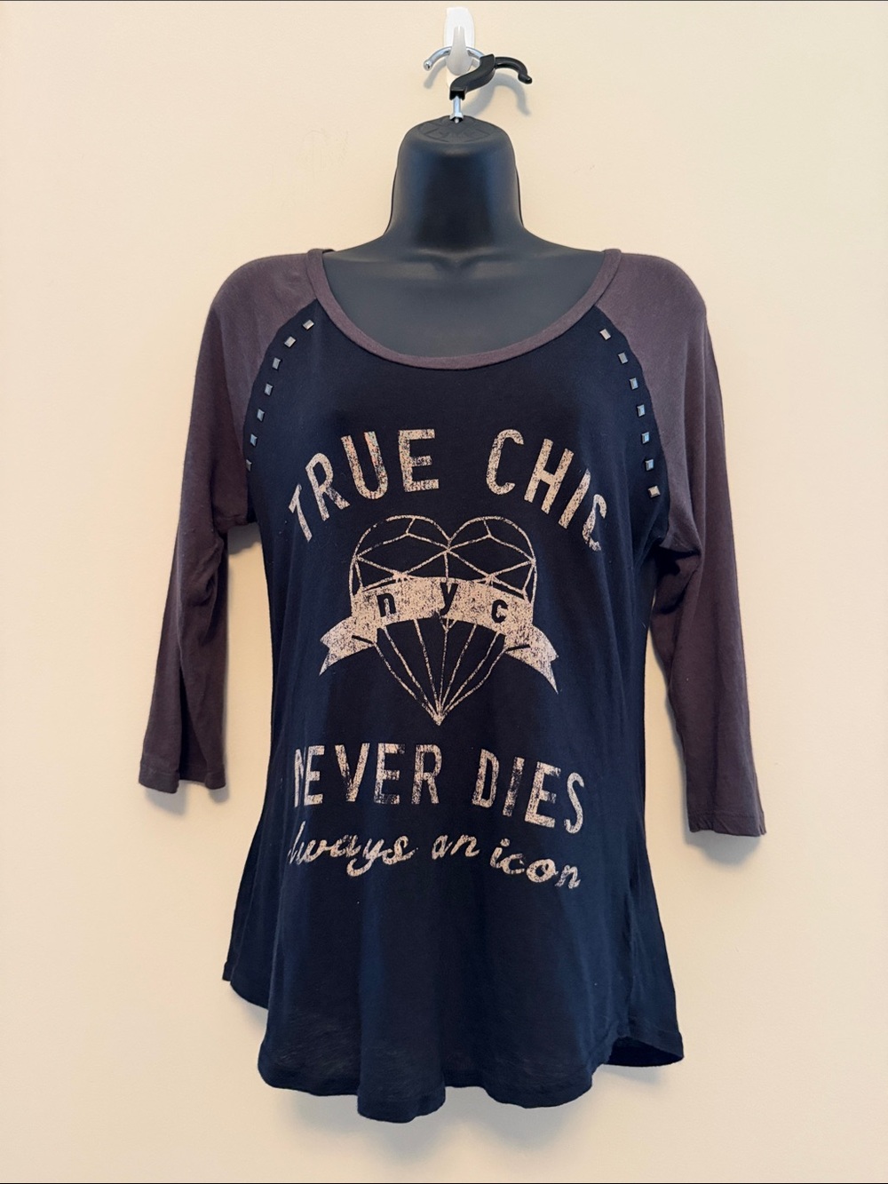 Express- True Chic Graphic Raglan Tee - Black and Brown